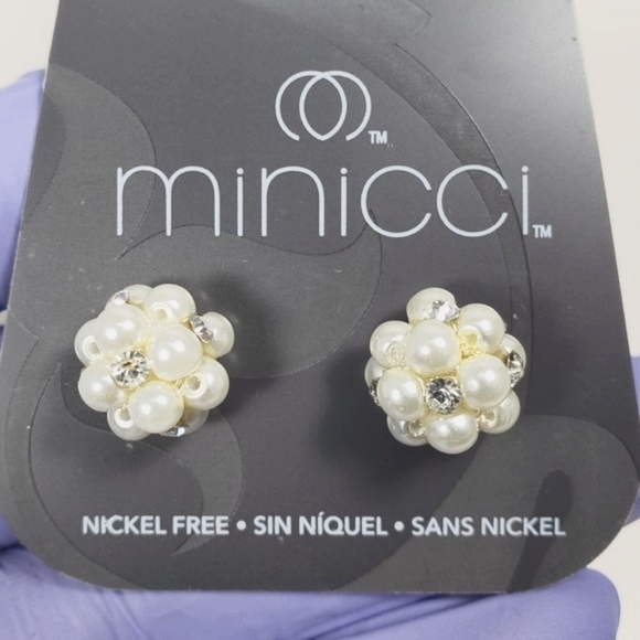 Women's Stunning MINICCI Clusted Off-white Beads Sparkle Crystal Stud Earrings - Picture 8 of 8